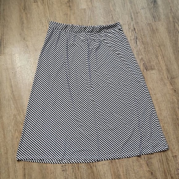 Terra & Sky Pull On Maxi Skirt ~ Sz 2X ~ Long ~ Black & White ~ Stretchy - Picture 2 of 4